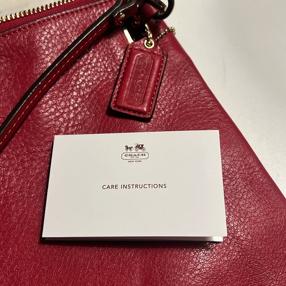 🛑 1 hour sale. Coach, Red Pebbled Leather Shoulder Bag - Picture 6 of 13